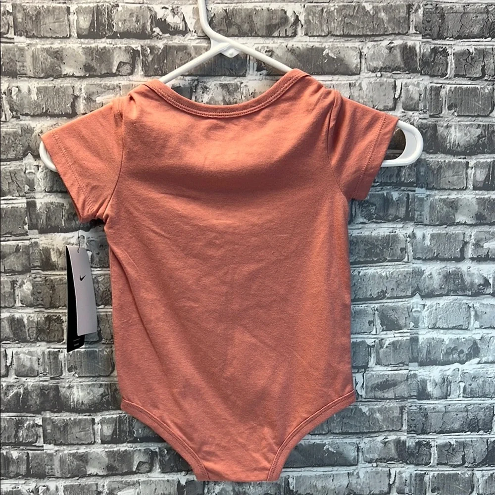 NWT baby‎ girls Nike onesie